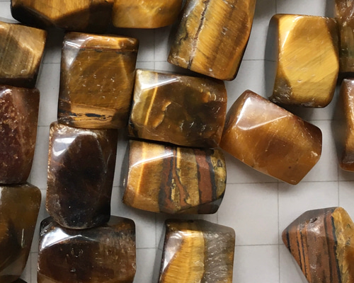 420 キャラメルみたいな虎目石 【ランダム特価6石】樽型 タイガーズ