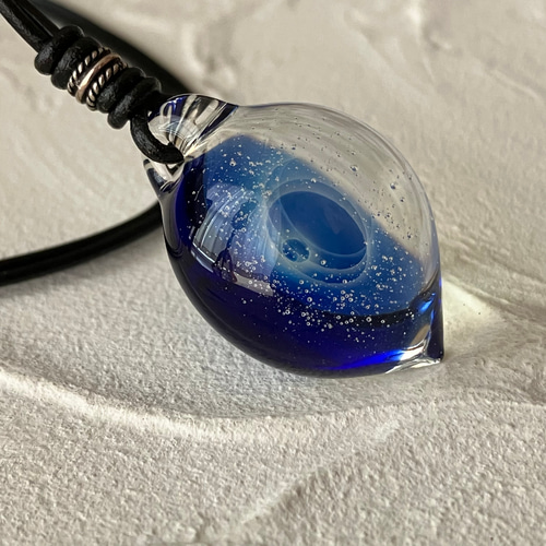 星空宇宙のガラスペンダント(ボロシリケイトガラスのネックレス) 宇宙