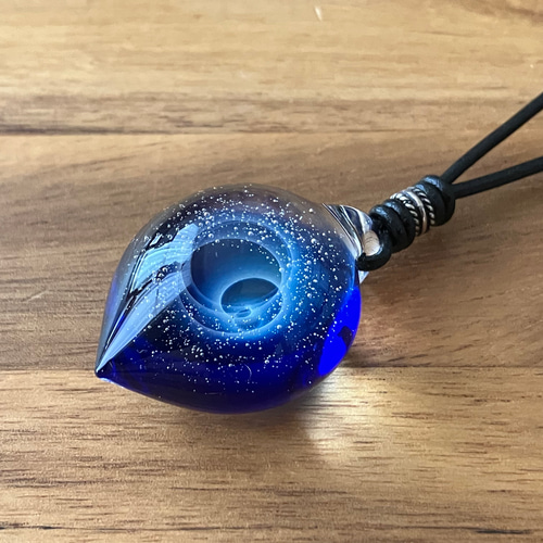 星空宇宙のガラスペンダント(ボロシリケイトガラスのネックレス