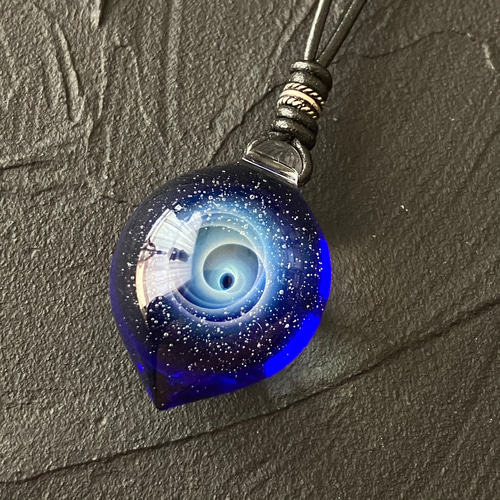 星空宇宙のガラスペンダント(ボロシリケイトガラスのネックレス