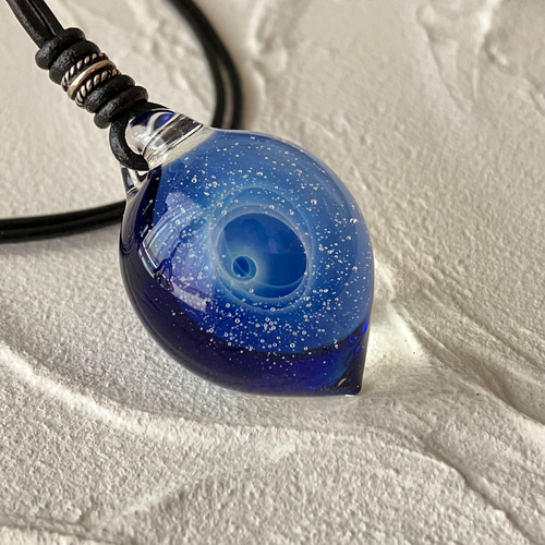 星空宇宙のガラスペンダント(ボロシリケイトガラスのネックレス) 宇宙