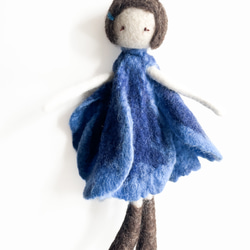 2点セット　フェルト人形　クリマス飾り　チャーム　Sサイズ　ブルーベル花ドレス　ボブヘアnasan-003set 春 5枚目の画像