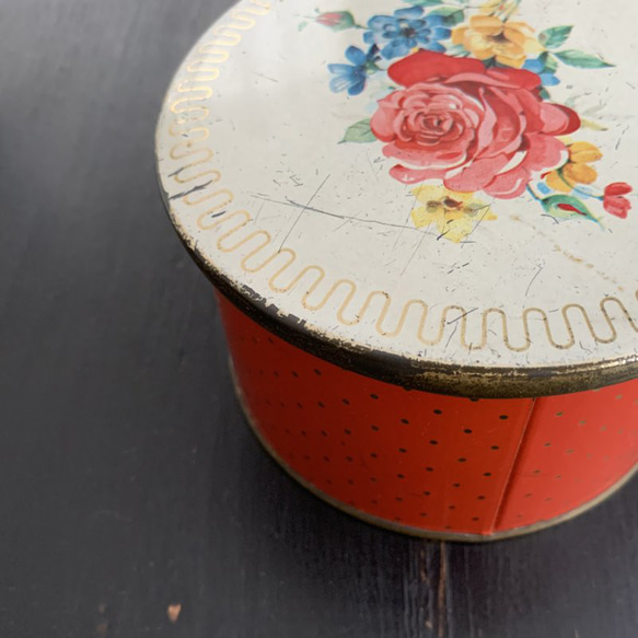 丸いティン缶*ROSE　アンティーク雑貨 1枚目の画像