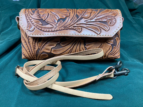 レザーカービング ポシェット ポーチ 雨の金曜日が好き 通販 16476849