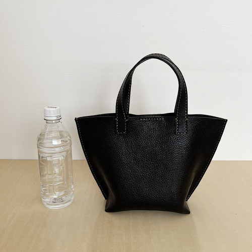 シュリンクレザーのミニトートバッグ コンパクトなバッグ 柔らかい革