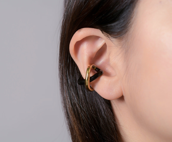 ガラスイヤーカフ“Infinity”∞　-black×gold- 3枚目の画像