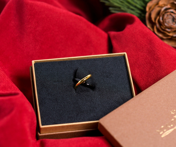 ガラスイヤーカフ“Infinity”∞　-black×gold- 2枚目の画像