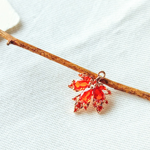 2個】紅葉 楓 ビジュー ゴールド カン付き チャーム アクセサリー