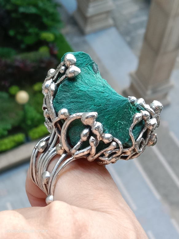 孔雀石原礦手工銀戒 純銀戒指~ 「丘」~ Malachite Mineral Silver Ring 第5張的照片