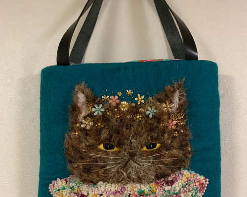 猫さんとお花畑刺繍　羊毛フェルト生地のバッグ 71tKwY8eG+L._AC_SY200_QL15_.jpg