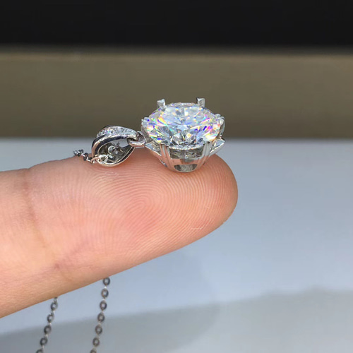 【豪華仕様】輝くモアサナイト ダイヤ　ネックレス　 k18WG モアサナイト ダイヤ ネックレス k18WG ネックレス・ペンダント ルイ