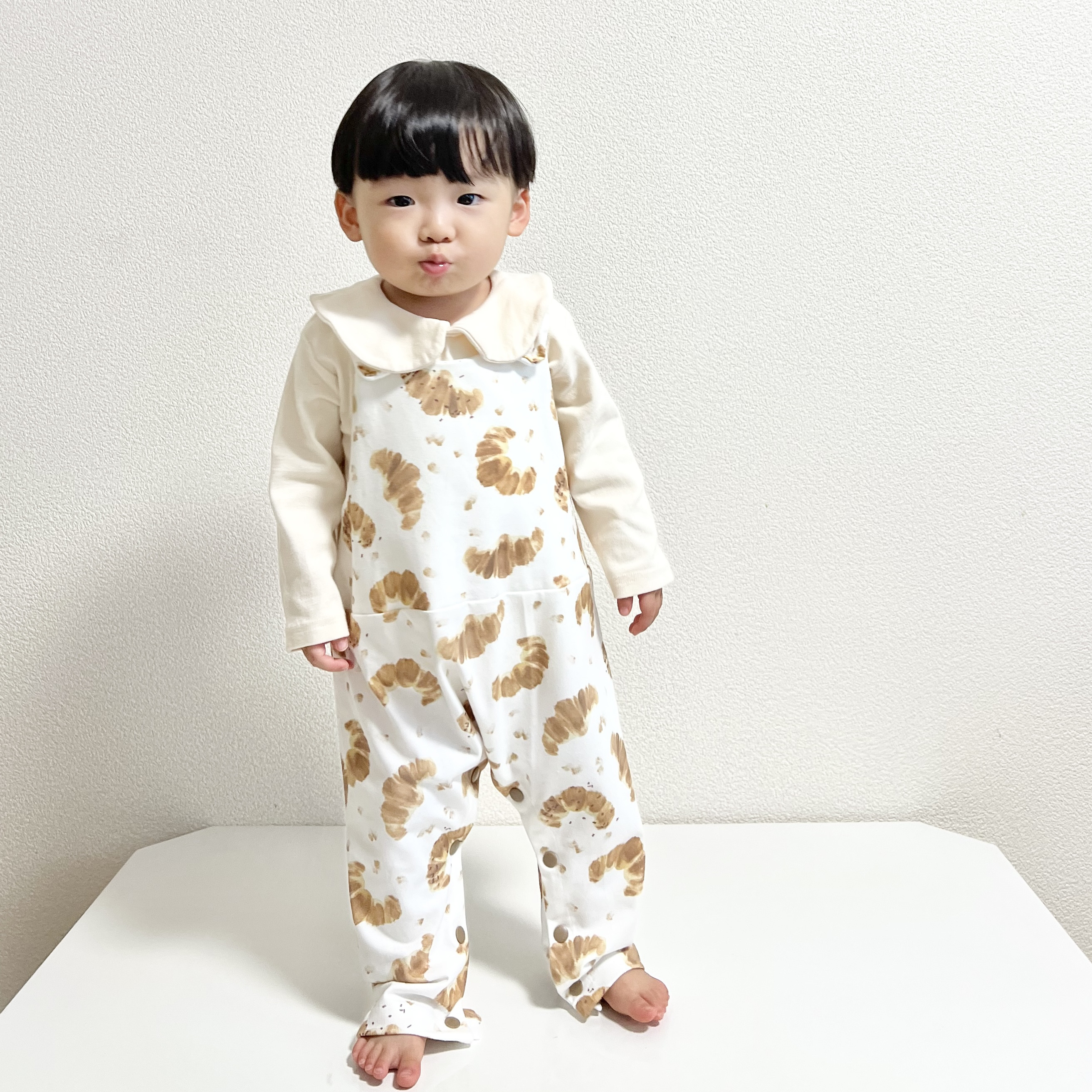 【2026年3月まで】 Kids クロワッサンのサロペット/もちもち素材/海外生地