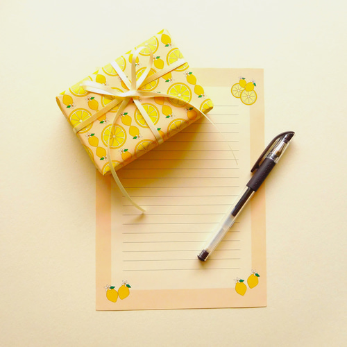 レモン柄デザインペーパー レトロな檸檬 オシャレな包装紙 ラッピング