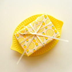レモン柄デザインペーパー　レトロな檸檬　オシャレな包装紙　ラッピングペーパー　コラージュ素材　母の日　父の日 2枚目の画像