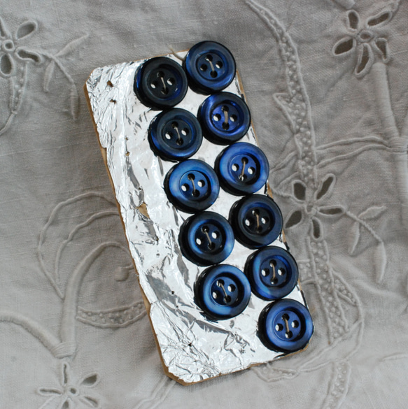 アンティークボタン シェルボタン 貝ボタン 1.7㎝ 青色系 1枚目の画像