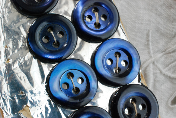 アンティークボタン シェルボタン 貝ボタン 1.7㎝ 青色系 4枚目の画像