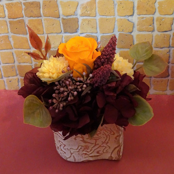 和テイストの陶器にアレンジしたプリザーブドフラワーと動物の形の焼き菓子２袋のギフトセット♪オレンジの薔薇バージョン♪ 4枚目の画像