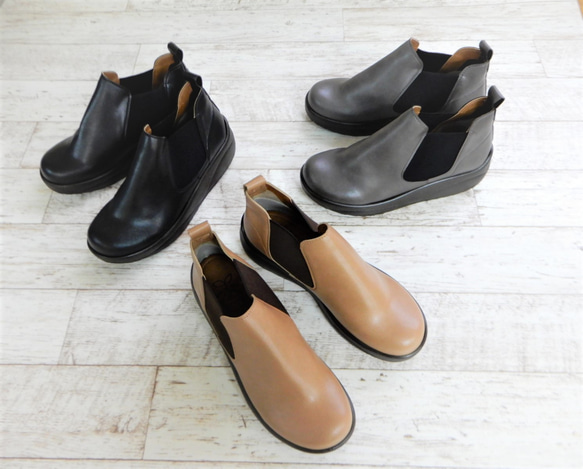 成人天然運動鞋底，側邊鬆緊帶靴，寬鬆版型，輕便，鞋底寬大，舒適 第2張的照片