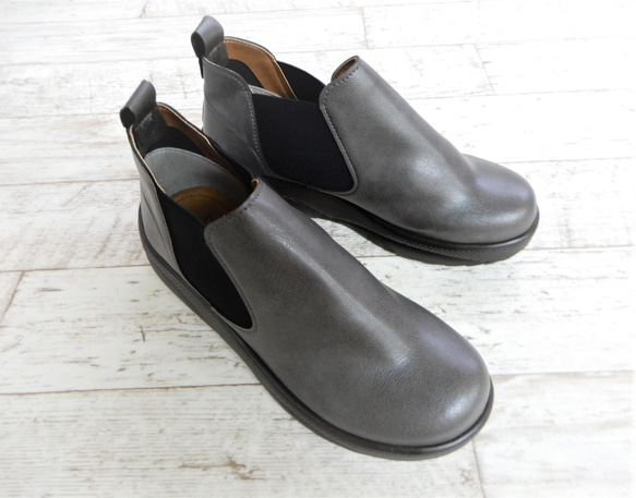 成人天然運動鞋底，側邊鬆緊帶靴，寬鬆版型，輕便，鞋底寬大，舒適 第4張的照片