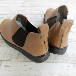 成人天然運動鞋底，側邊鬆緊帶靴，寬鬆版型，輕便，鞋底寬大，舒適 第5張的照片