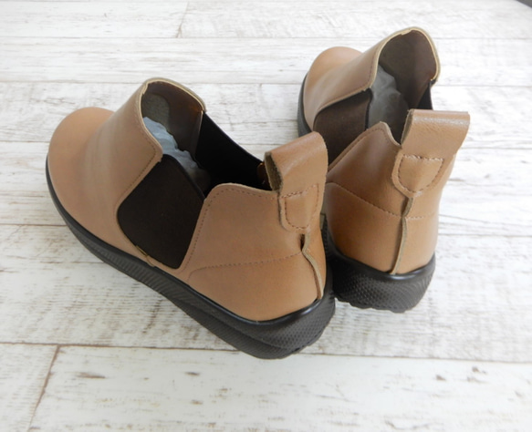 成人天然運動鞋底，側邊鬆緊帶靴，寬鬆版型，輕便，鞋底寬大，舒適 第5張的照片