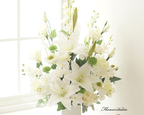 特選仏花　花瓶付き　百合の花　胡蝶蘭　造花無し　一基　プリザーブドフラワー 特選仏花 花瓶付き 百合の花 胡蝶蘭 造花無し 一基 プリザーブド