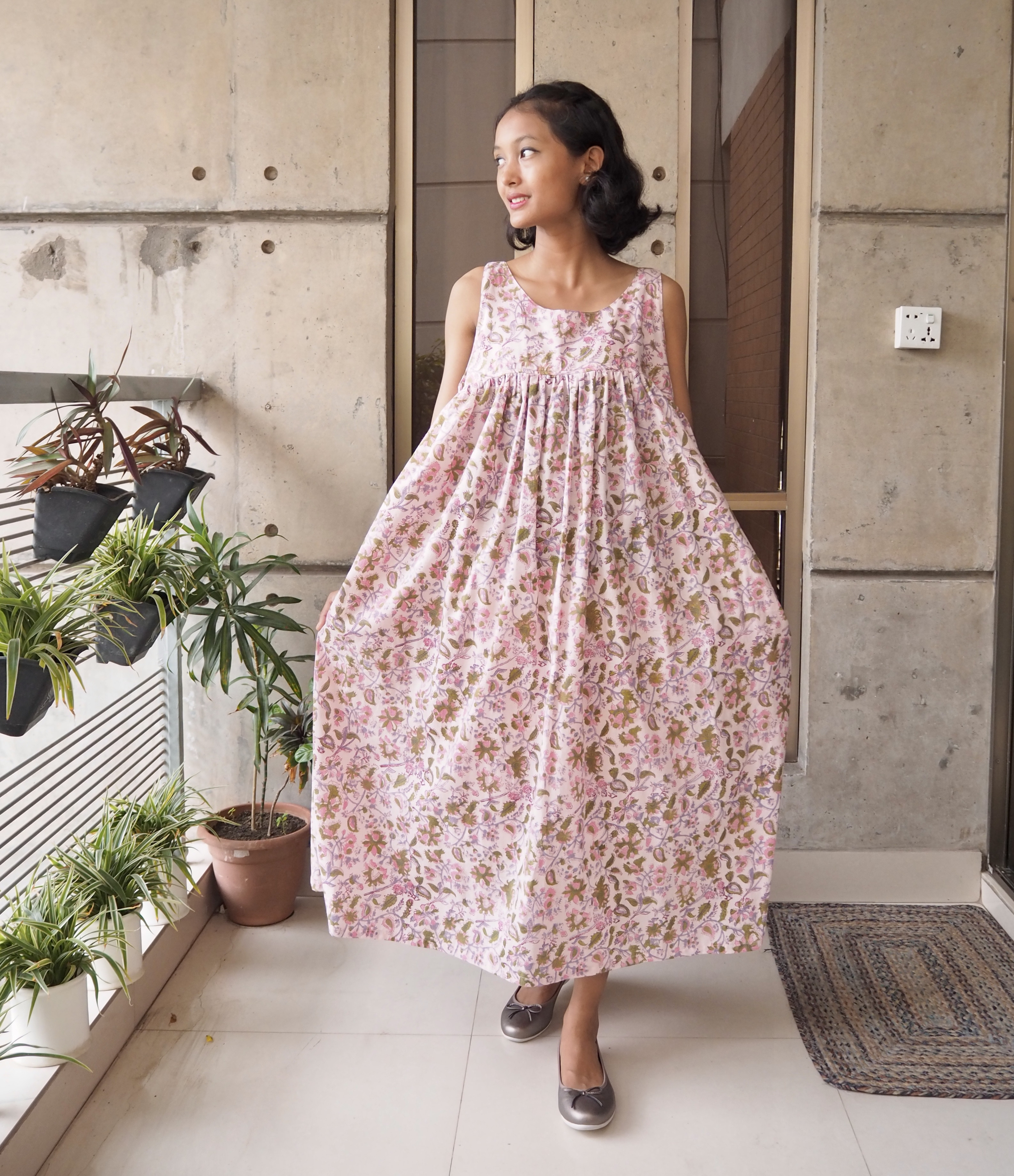 ギャザーワンピース（ハンドブロックプリントコットン）