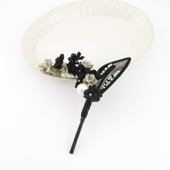 Corsage. コサージュ " 刺繍の葉っぱと小花のコサージュ " | 刺繍の葉っぱと布花のコサージュ | 6枚目の画像