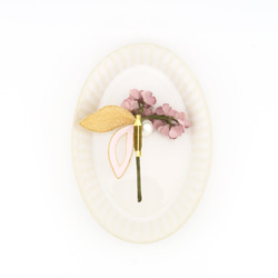 Brooch. ブローチ " 淡色・刺繍の葉っぱと小花のブローチ " | ピンク | 9枚目の画像