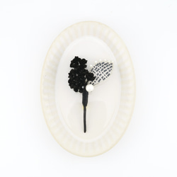 Corsage. コサージュ "Noir. (A) " | 刺繍の葉っぱと布花のコサージュ | 4枚目の画像