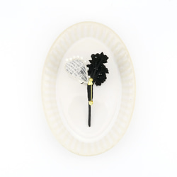 Corsage. コサージュ "Noir. (A) " | 刺繍の葉っぱと布花のコサージュ | 9枚目の画像