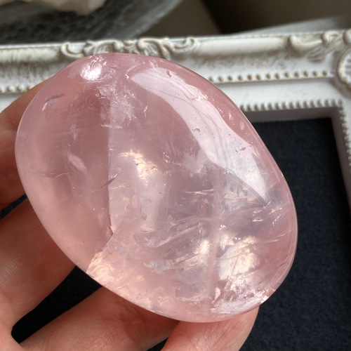 虹入りクリアローズクォーツ パームストーン 天然石 マスカレード 通販