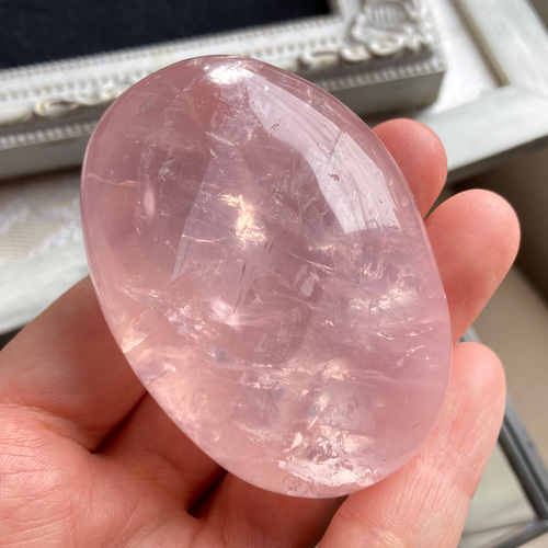 虹入りクリアローズクォーツ パームストーン 天然石 マスカレード 通販