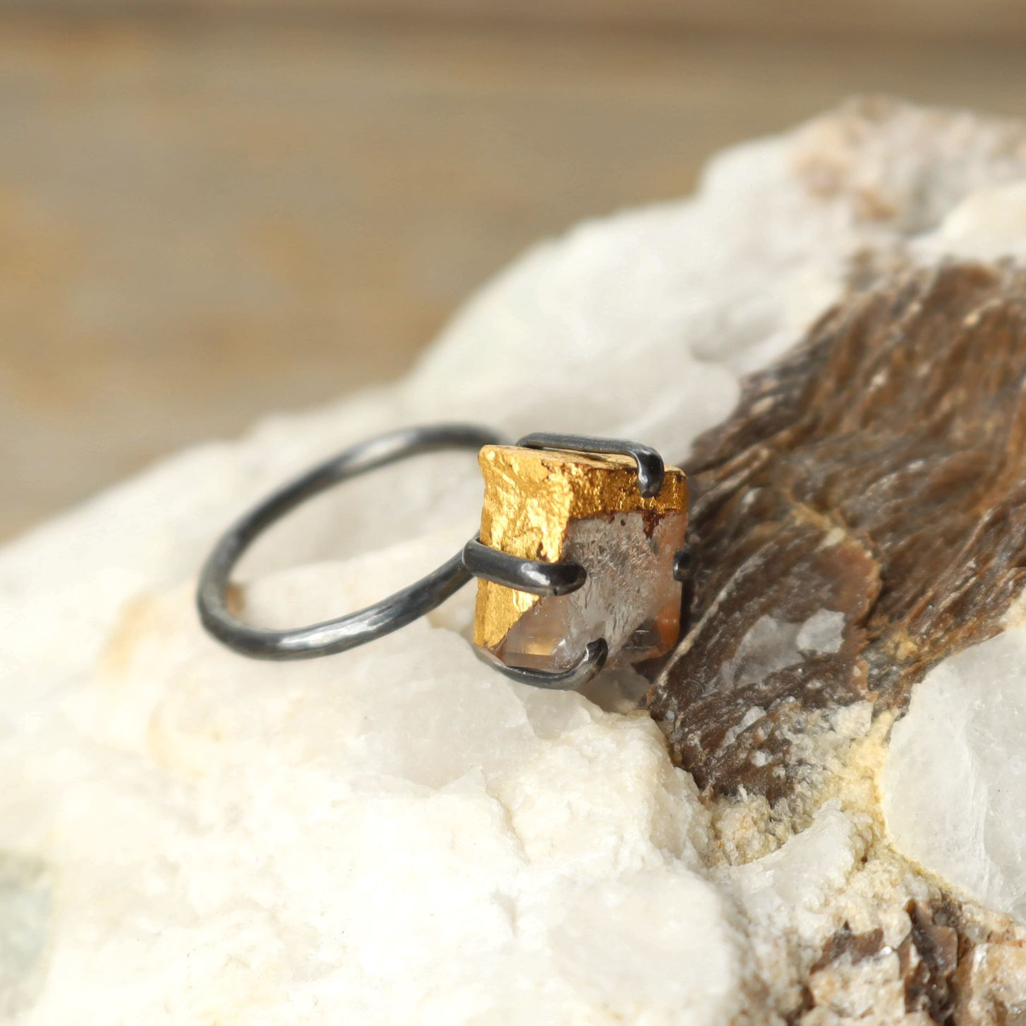 "漆塗り"ホワイトトパーズの原石リング Raw White Topaz Ring Urushi-nuri　Silver