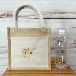 【送料無料】驚き猫の刺繍のキャンバスポケット付きジュートバッグ かごバッグ　トートバッグ＜ナチュラル＞ 3枚目の画像