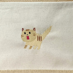 【送料無料】驚き猫の刺繍のキャンバスポケット付きジュートバッグ かごバッグ　トートバッグ＜ナチュラル＞ 2枚目の画像