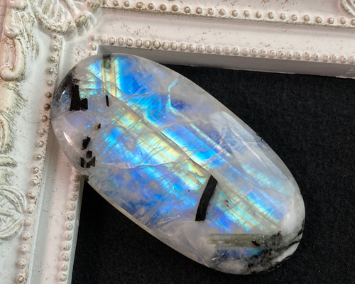 レインボームーンストーン【黒雲母バイオタイト入り】タンブル レインボームーンストーン【黒雲母バイオタイト入り】タンブル