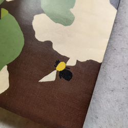 絵本なブックカバー『アジサイにクマバチ』 3枚目の画像