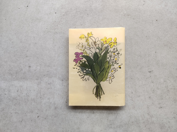 絵本なブックカバー『花束にクマバチ』 1枚目の画像