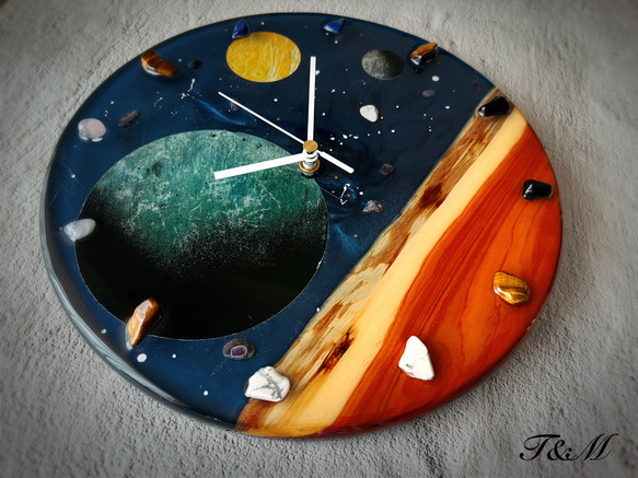 宇宙 ウッド レジン 壁掛け時計 (宇宙 / 星 / 惑星 / 地球 / 彗星 / スプレーアート )　【1点もの】 7枚目の画像
