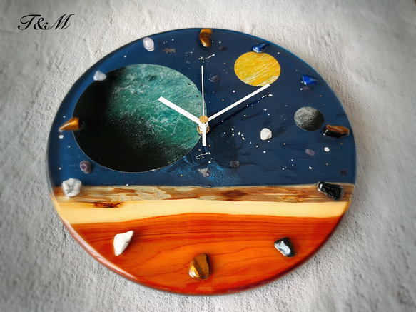 宇宙 ウッド レジン 壁掛け時計 (宇宙 / 星 / 惑星 / 地球 / 彗星 / スプレーアート )　【1点もの】 2枚目の画像