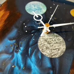 宇宙 ウッド レジン 壁掛け時計 (宇宙 / 惑星 / 月 / 宇宙船 /スプレーアート )　【1点もの】 9枚目の画像