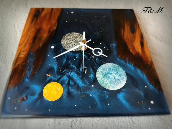 宇宙 ウッド レジン 壁掛け時計 (宇宙 / 惑星 / 月 / 宇宙船 /スプレーアート )　【1点もの】 6枚目の画像
