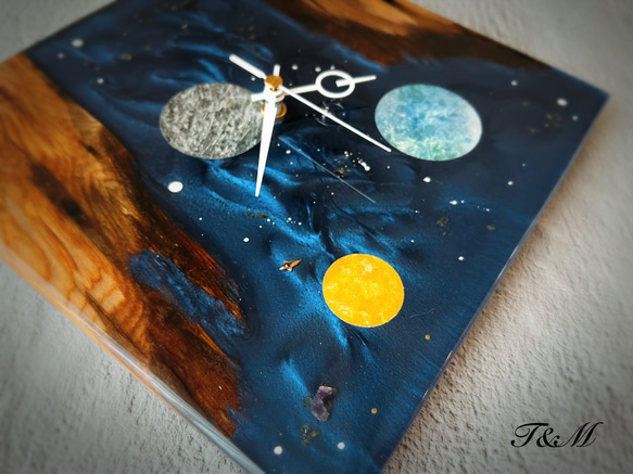 宇宙 ウッド レジン 壁掛け時計 (宇宙 / 惑星 / 月 / 宇宙船 /スプレーアート )　【1点もの】 7枚目の画像