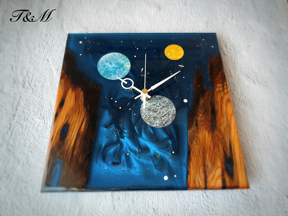 宇宙 ウッド レジン 壁掛け時計 (宇宙 / 惑星 / 月 / 宇宙船 /スプレーアート )　【1点もの】 2枚目の画像
