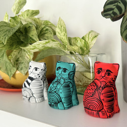 メキシコ/素焼きペイント】ネコの置物（陶器）（ホワイト・レッド