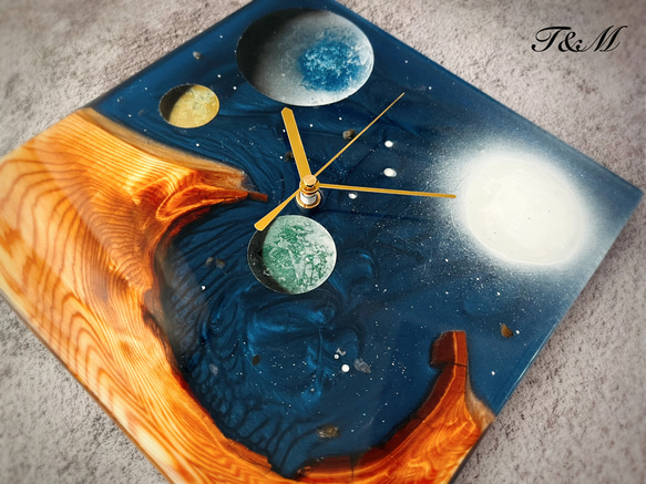 宇宙 ウッド レジン 壁掛け時計 (宇宙 / 星 / 惑星 / 地球 / スプレーアート )　【1点もの】 7枚目の画像