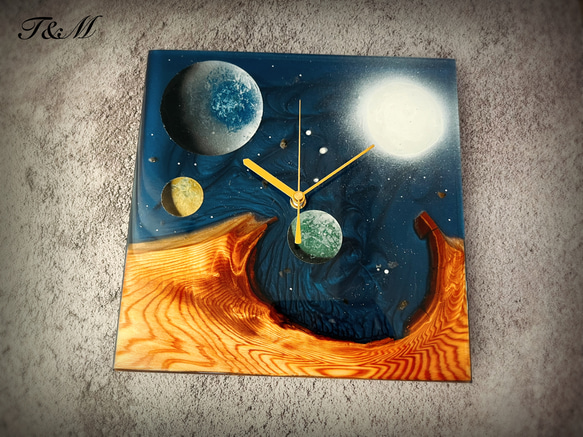 宇宙 ウッド レジン 壁掛け時計 (宇宙 / 星 / 惑星 / 地球 / スプレーアート )　【1点もの】 1枚目の画像