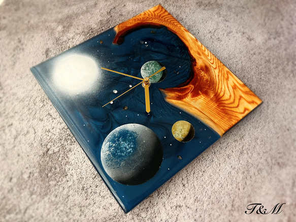 宇宙 ウッド レジン 壁掛け時計 (宇宙 / 星 / 惑星 / 地球 / スプレーアート )　【1点もの】 4枚目の画像