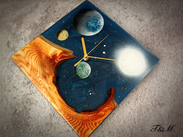 宇宙 ウッド レジン 壁掛け時計 (宇宙 / 星 / 惑星 / 地球 / スプレーアート )　【1点もの】 2枚目の画像